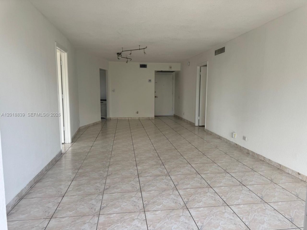 6039 Collins Av, Unit 537, Miami Beach, FL 33140 Photo