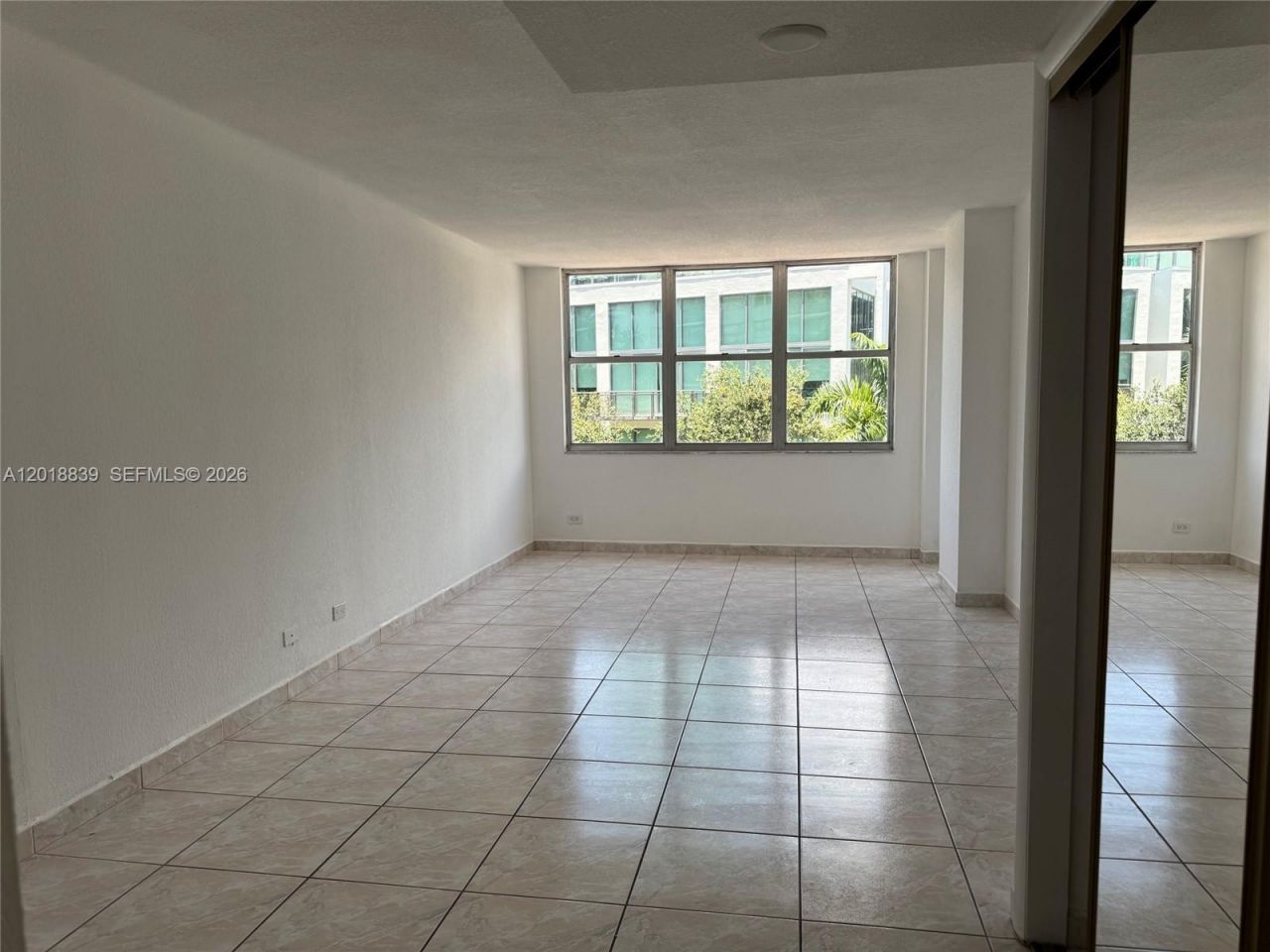 6039 Collins Av, Unit 537, Miami Beach, FL 33140 Photo