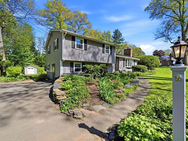 9 Meadowbrook Drive, Hadley, MA 01035