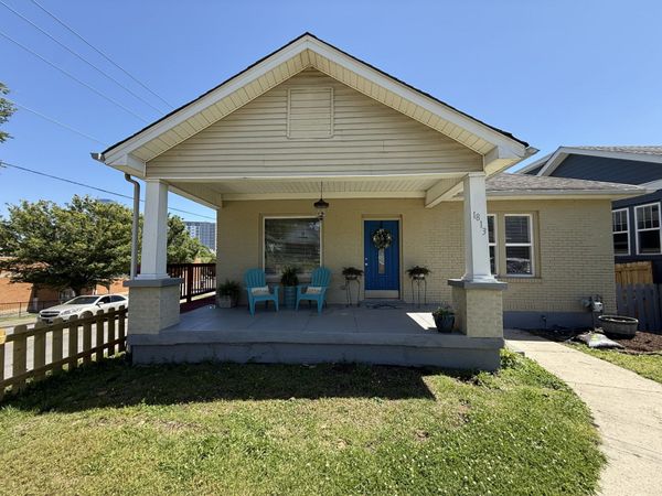 1813 Pearl St , Nashville, TN 37203