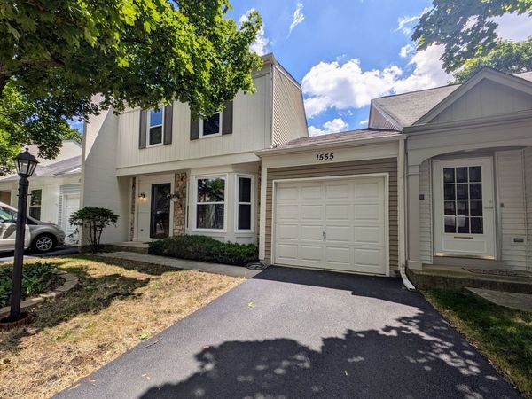 1555 N Gatewood Avenue , Palatine, IL 60067