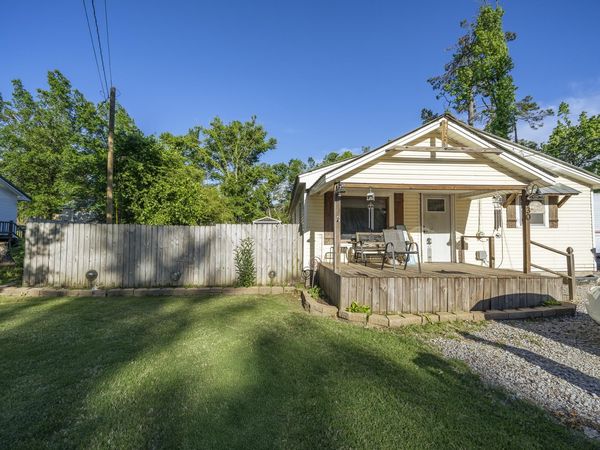 730 CRAVENS DR, Savannah, TN 38372