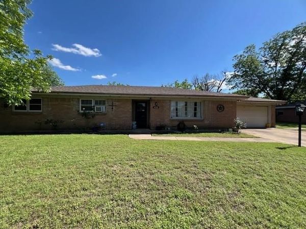 155 Chateau Drive, Fort Worth, TX 76134