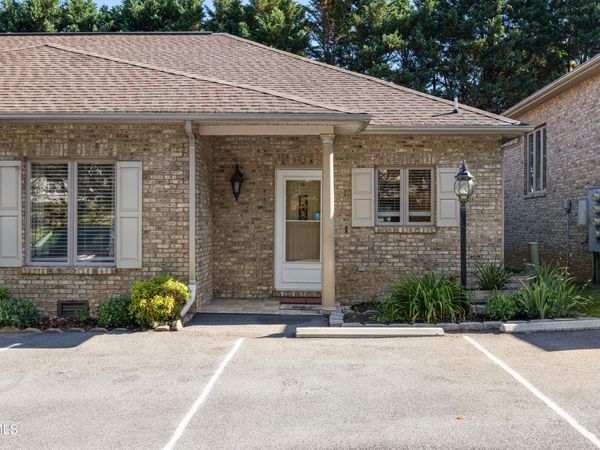 176 South Austin Springs Road, Unit 4, Johnson City, TN 37601