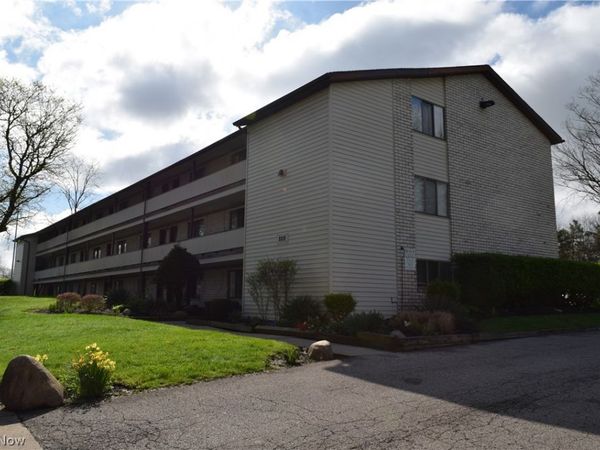 888 Rosamond Avenue , Akron, OH 44307