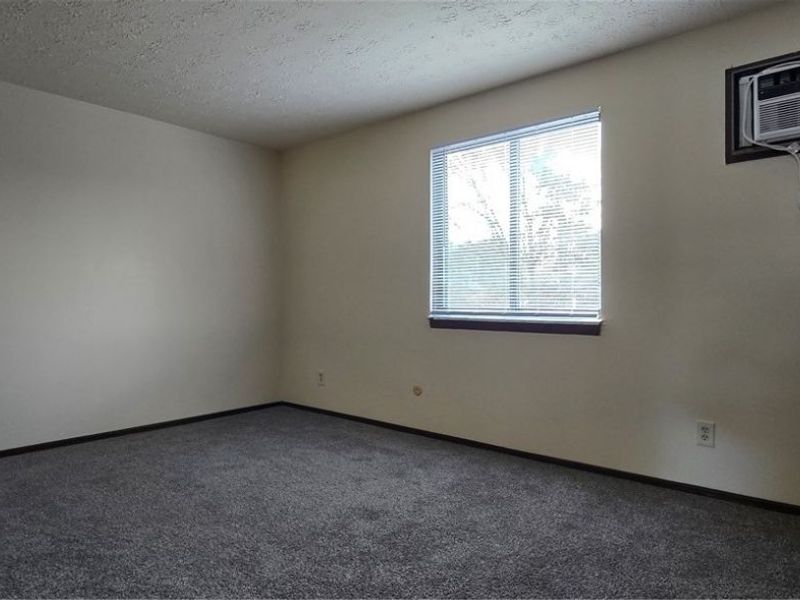 888 Rosamond Avenue, Akron, OH 44307 Photo 10