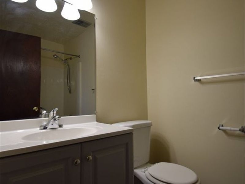 888 Rosamond Avenue, Akron, OH 44307 Photo 13
