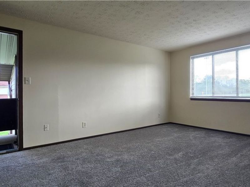 888 Rosamond Avenue, Akron, OH 44307 Photo 6