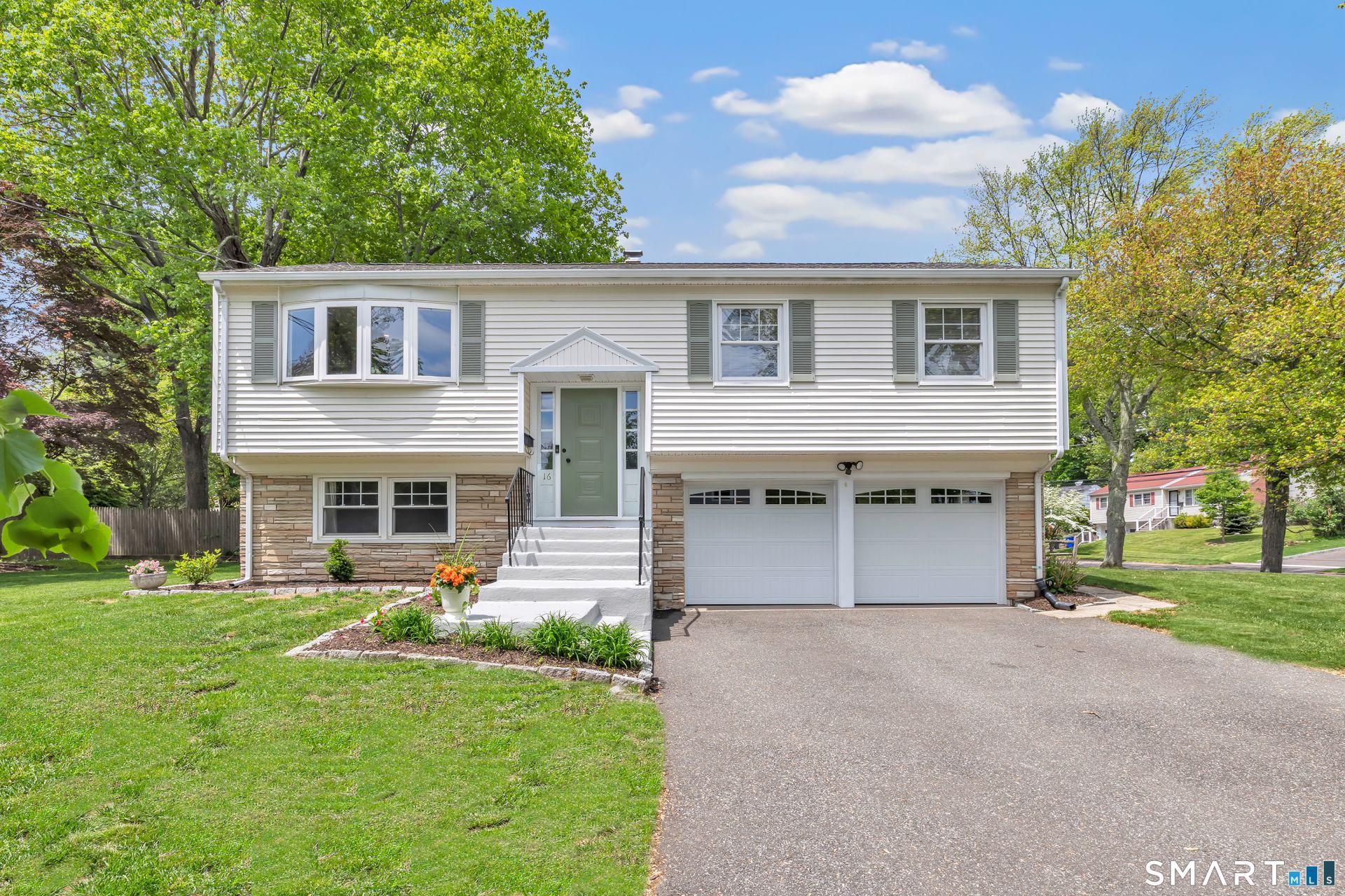 16 Mayflower, Fairfield, CT 06824 Main Photo