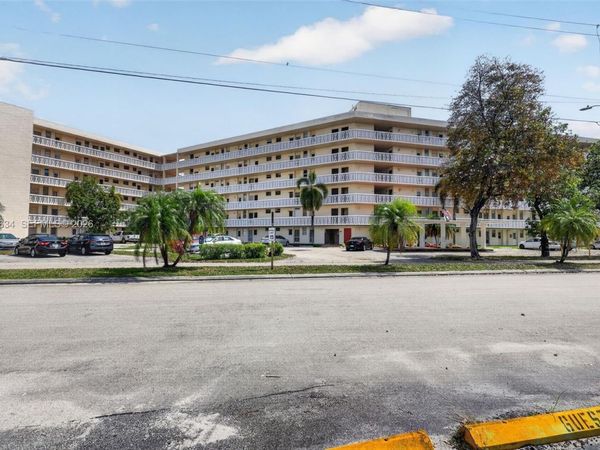 2905 Point East Dr , Unit L311, Aventura, FL 33160