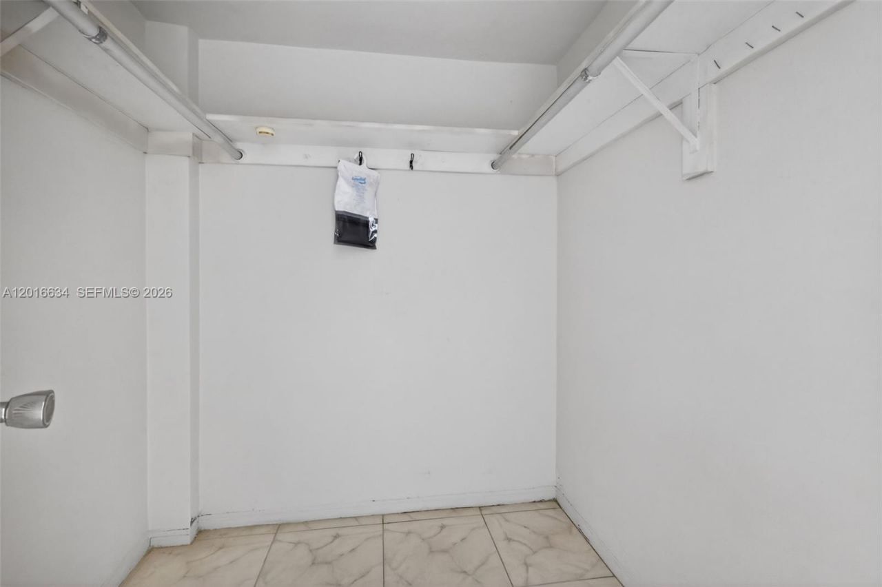 2905 Point East Dr , Unit L311, Aventura, FL 33160 Photo
