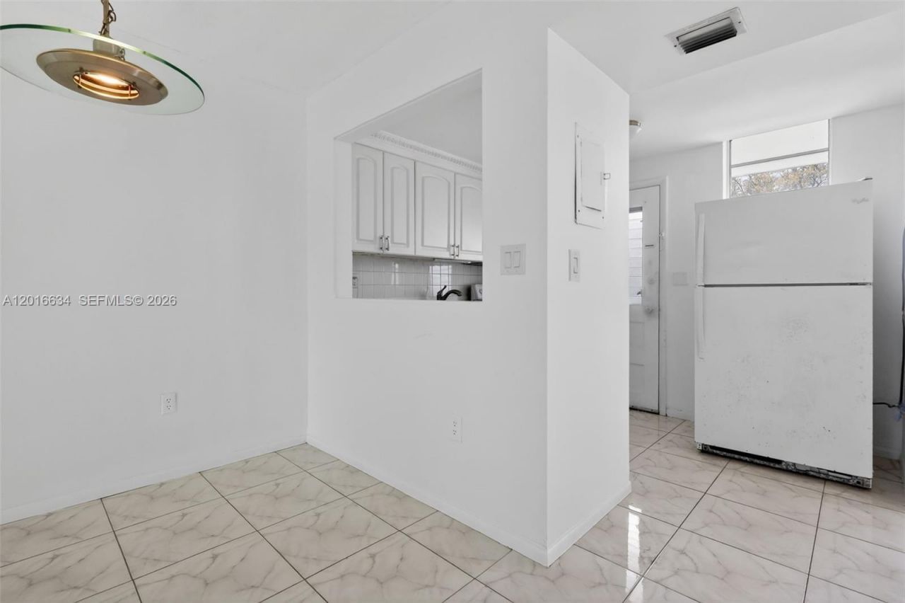 2905 Point East Dr , Unit L311, Aventura, FL 33160 Photo