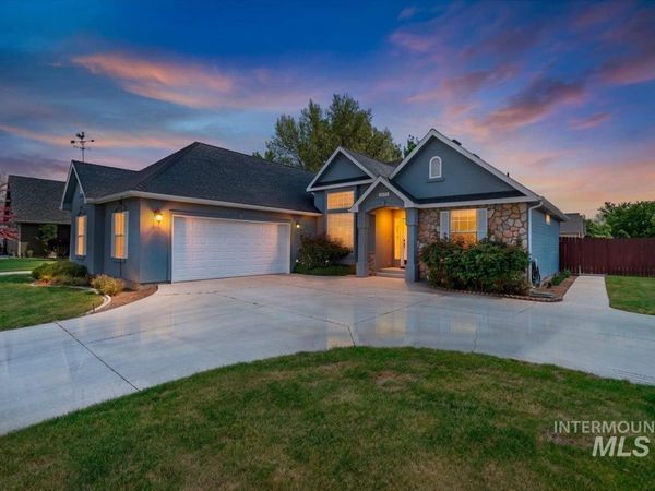 16390 Coral Dr, Nampa, ID 83687