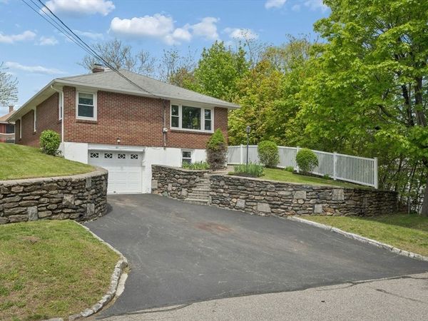 31 Villa Rd, Shrewsbury, MA 01545