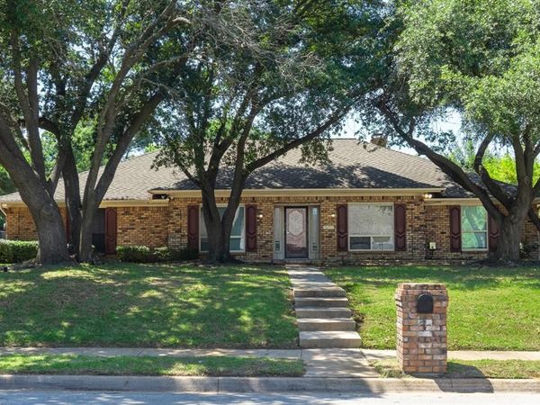1700 Wimbleton Drive, Bedford, TX 76021