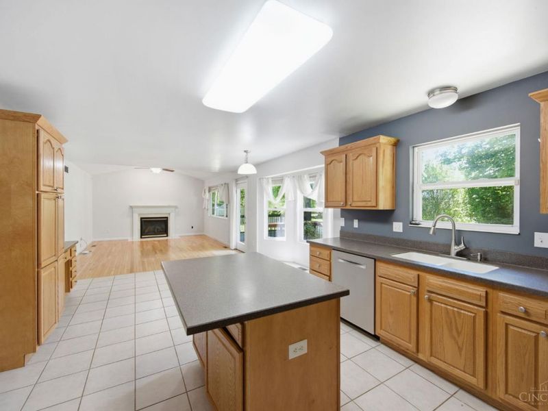 1087 Kingsview Court, Maineville, OH 45039 Photo 13