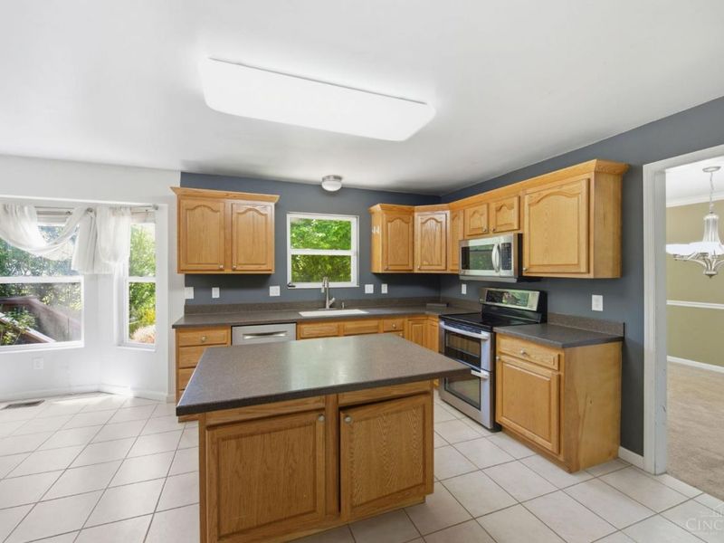 1087 Kingsview Court, Maineville, OH 45039 Photo 2