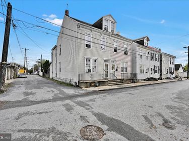 131 N CEDAR STREET, YORK, PA 17401