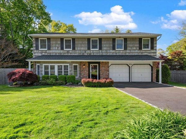 19 Fox Lane , Dix Hills, NY 11746