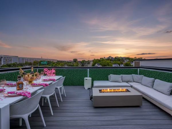 3218 Charlotte Ave , Nashville, TN 37209