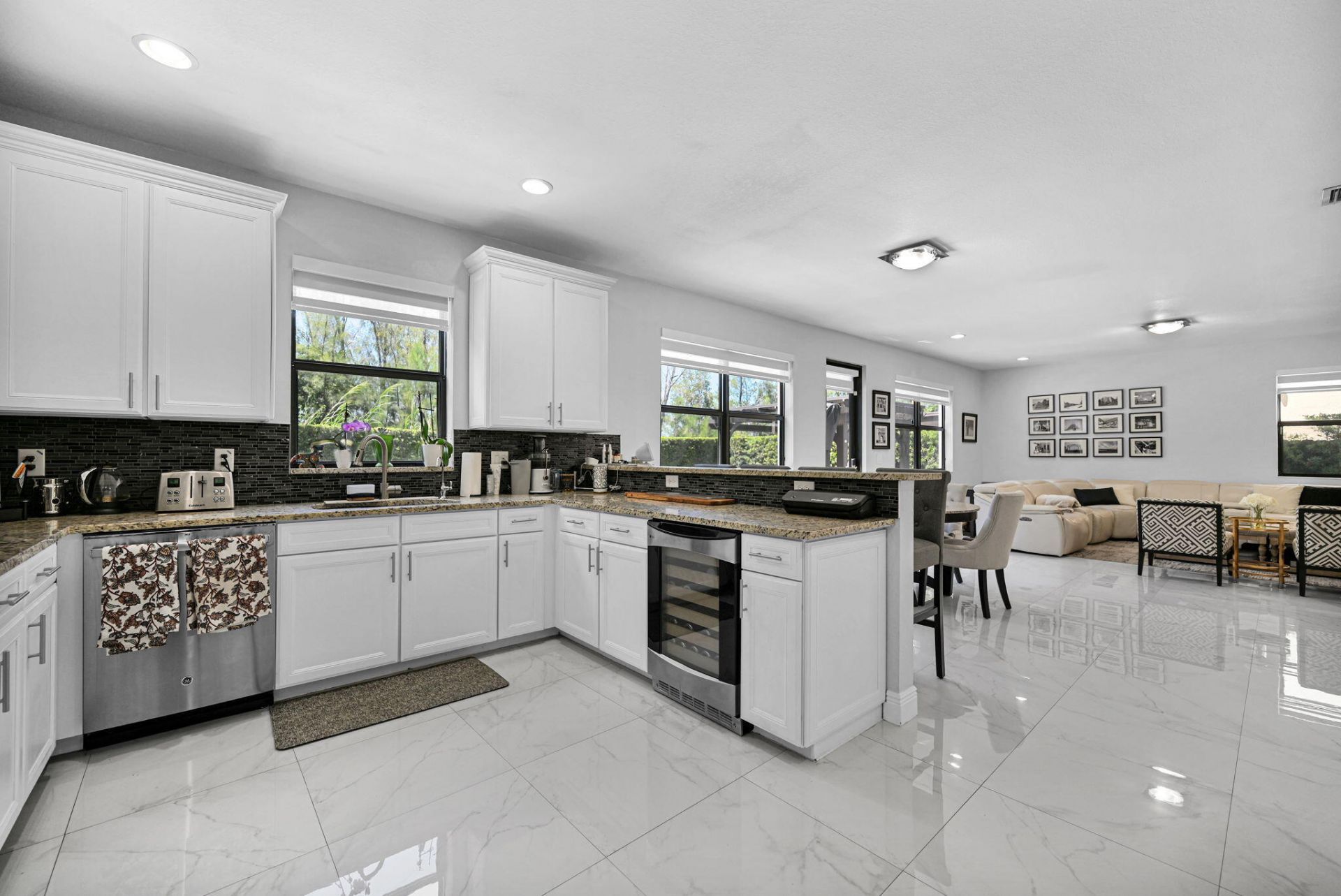 9860 NW 86th Terrace, Doral, FL 33178 Photo