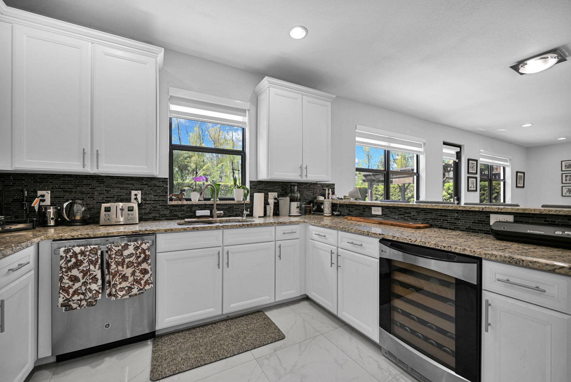 9860 NW 86th Terrace, Doral, FL 33178 Photo