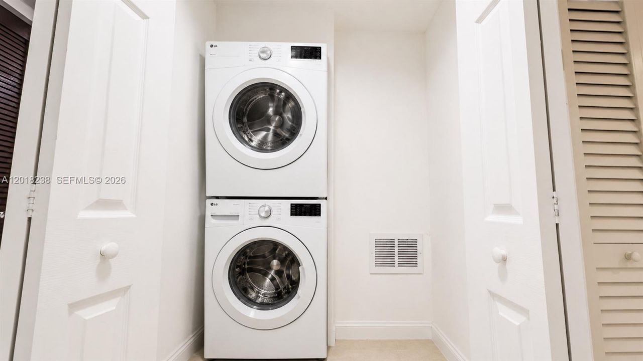 1621 Collins Ave, Unit 310, Miami Beach, FL 33139 Photo