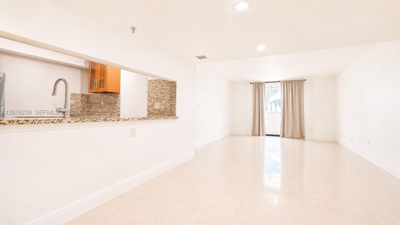 1621 Collins Ave, Unit 310, Miami Beach, FL 33139 Photo