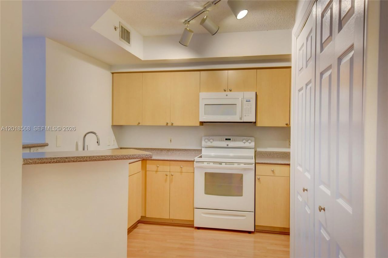 1919 Van Buren St , Unit 311A, Hollywood, FL 33020 Photo