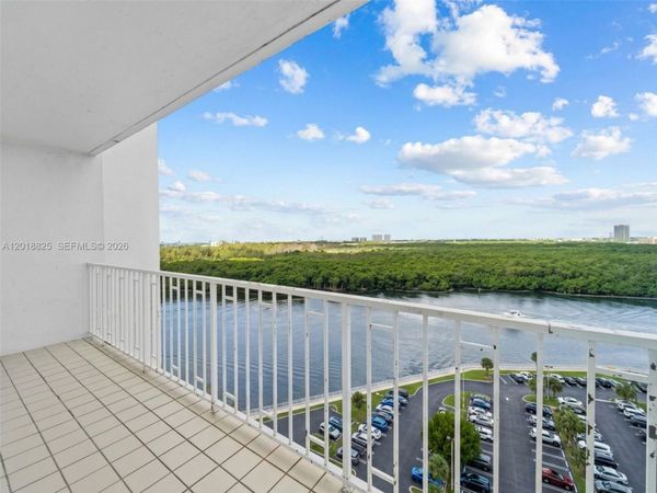 500 Bayview Dr , Unit 1421, Sunny Isles Beach, FL 33160