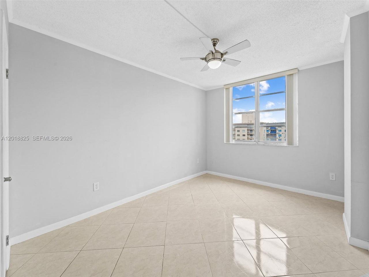 500 Bayview Dr , Unit 1421, Sunny Isles Beach, FL 33160 Photo
