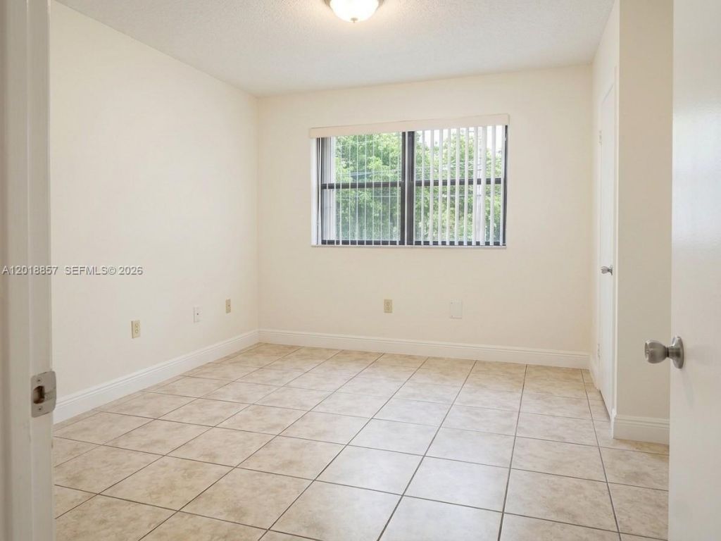 7115 NW 179th St, Unit 106, Hialeah, FL 33015 Photo