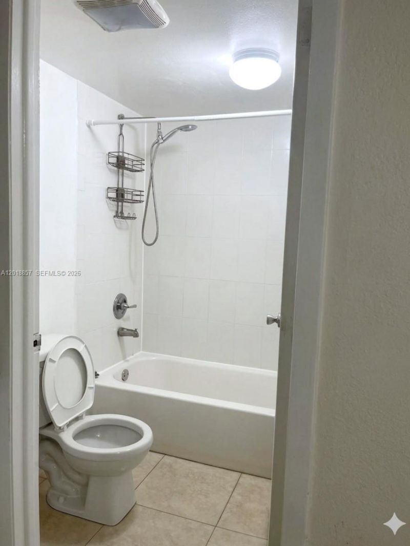 7115 NW 179th St, Unit 106, Hialeah, FL 33015 Photo