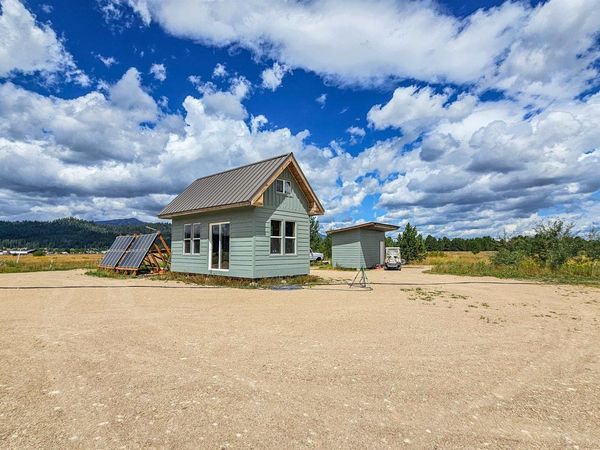 101 Sixty Ln, Cascade, ID 83611