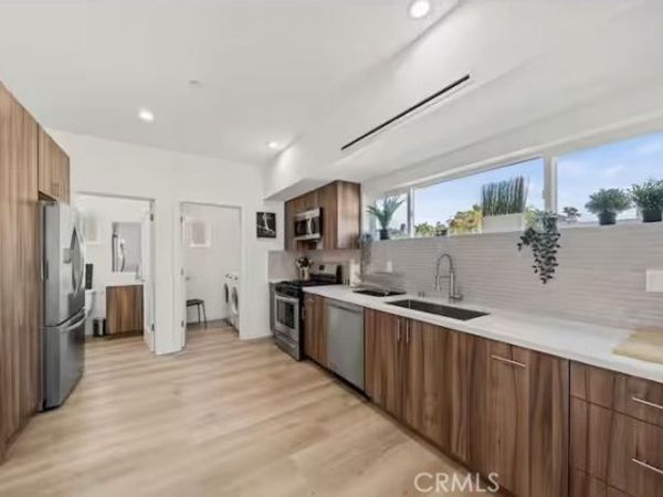 5637 Klump Avenue, North Hollywood, CA 91601