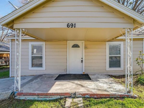 691 Meadow Park Drive, White Settlement, TX 76108
