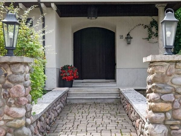 18 Middlesex St, Winchester, MA 01890