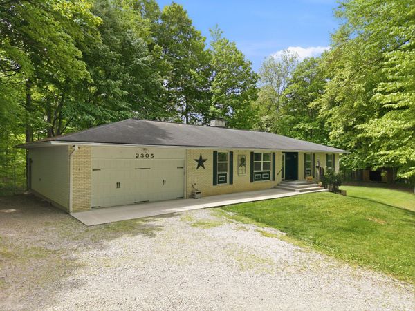 2305 Ivy Lane NE, Lancaster, OH 43130
