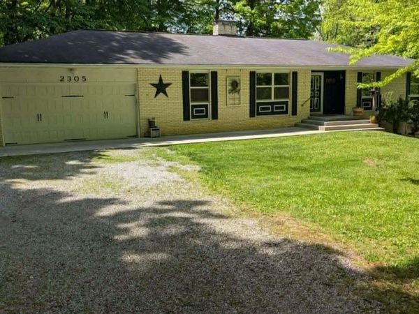 2305 Ivy Lane NE, Lancaster, OH 43130