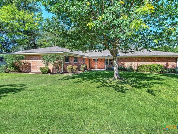 1810 N Beal Street , Belton, TX 76513
