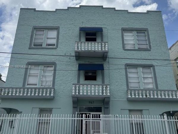967 SW 5th St, Unit 18, Miami, FL 33130