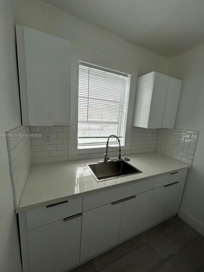 967 SW 5th St, Unit 14, Miami, FL 33130 Photo