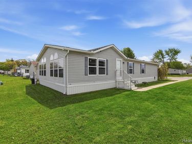 29220 Tanglewood , Flat Rock, MI 48134