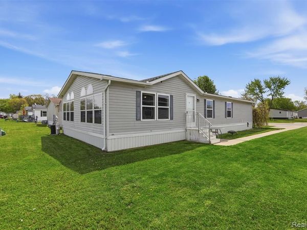 29220 Tanglewood, Flat Rock, MI 48134