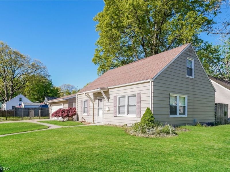 2910 Elmwood Street, Cuyahoga Falls, OH 44221 Photo 2