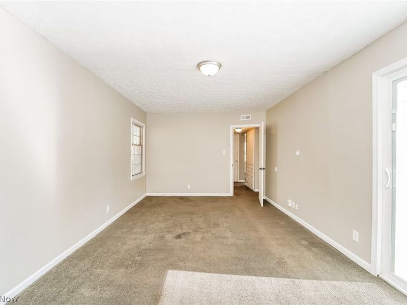 2910 Elmwood Street, Cuyahoga Falls, OH 44221 Photo 8