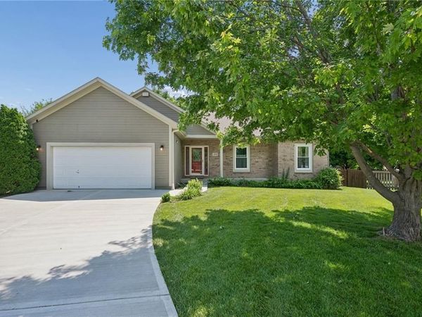 20929 Maple Terrace, Spring Hill, KS 66083