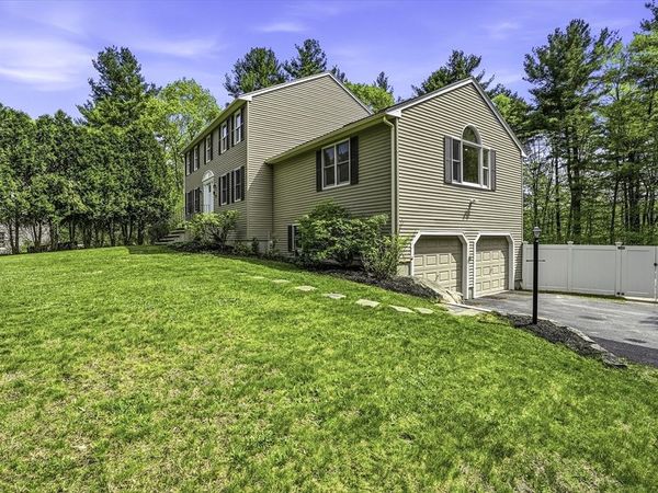28 Wood Dr, Mendon, MA 01756