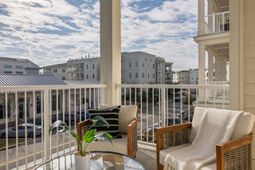 301 Longshore Street photo 4