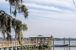 301 Longshore Street photo 4
